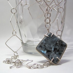larvikite3 
